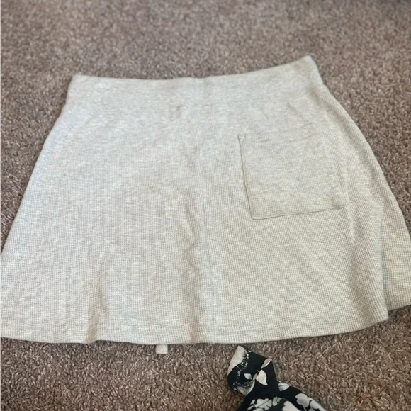 Brandy Melville skirt - Picture 2 of 5